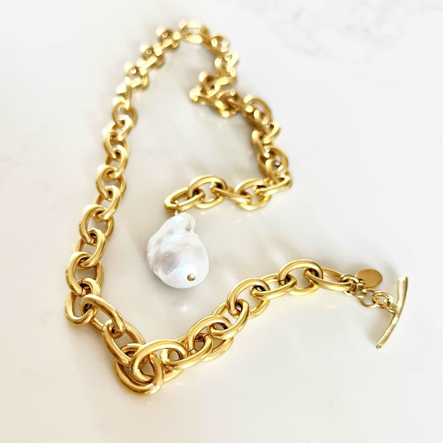 Medium Willa chain with a beautiful Keshi Pearl and toggle